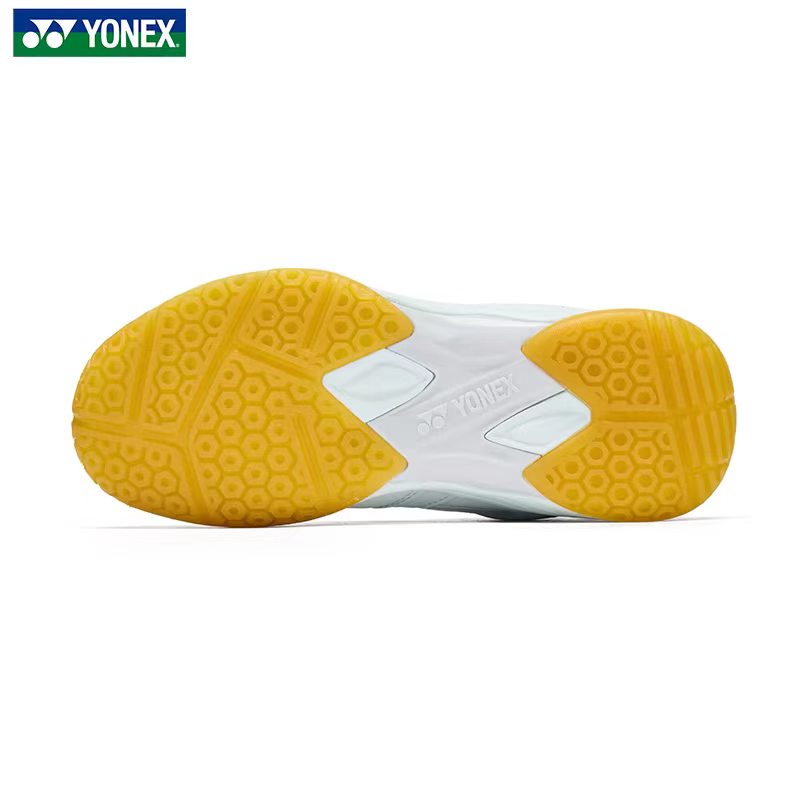 أحذية الريشة الطائرة من YONEX  - مراجعة Badminton Yonex وسعره