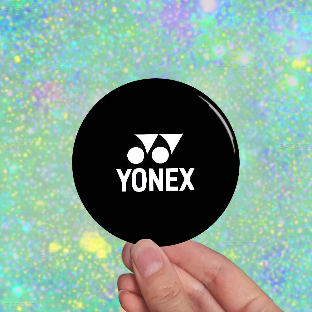 دبوس زينة أنيق من الصفيح بتصمي - مراجعة Badminton Yonex وسعره