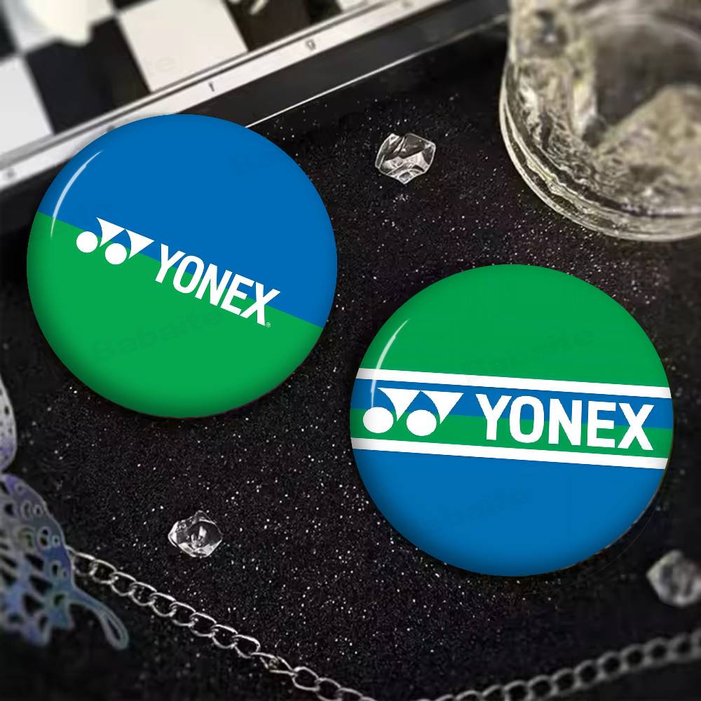 موضة الريشة Y-Yonex صور دبابيس - مراجعة Badminton Yonex وسعره